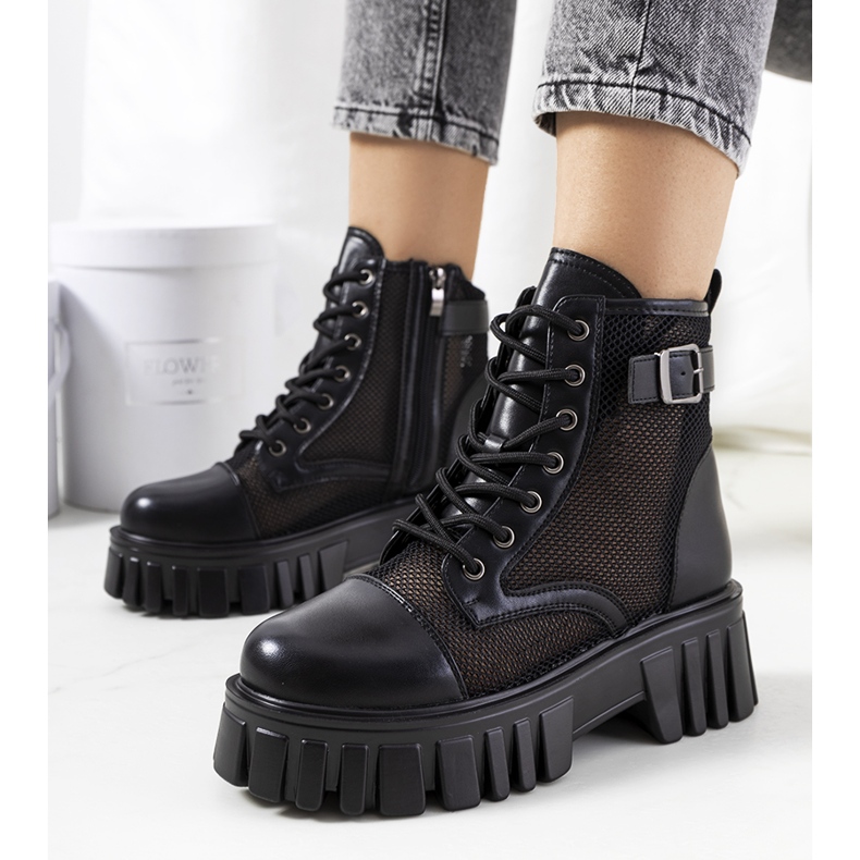 Botas negras con parte superior calada de Potts negro 1