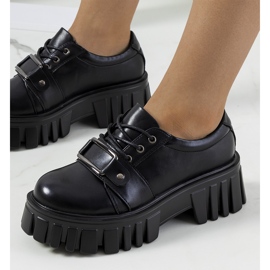 Zapatos negros en una suela de tractor de Sallie 2 Zapatos negros en una suela de tractor de Sallie 2