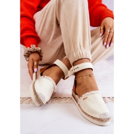 Alpargatas Mujer Con Hebilla Big Star JJ274886 Beige Claro 4