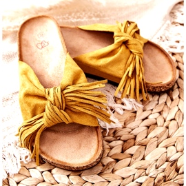 Chanclas amarillas con suela de corcho y flecos amarillo 2