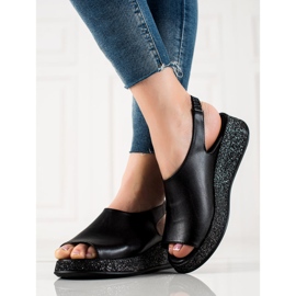 TRENDI Sandalias en la plataforma de brillo negro 2