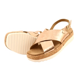Sandalias de cuero para mujeres de Caprice en la plataforma 9-28712 933 Pink-Gold dorado 3
