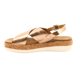 Sandalias de cuero para mujeres de Caprice en la plataforma 9-28712 933 Pink-Gold dorado 1