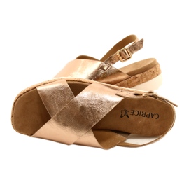 Sandalias de cuero para mujeres de Caprice en la plataforma 9-28712 933 Pink-Gold dorado 4