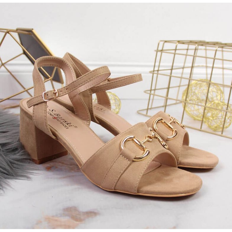 Sandalias en el puesto con el adorno S. Barski W OLI158B beige 2