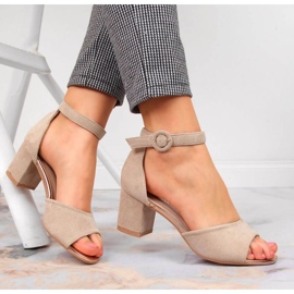 Sandalias en el puesto beige Vinceza W JAN96D 2