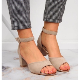 Sandalias en el puesto beige Vinceza W JAN96D 4