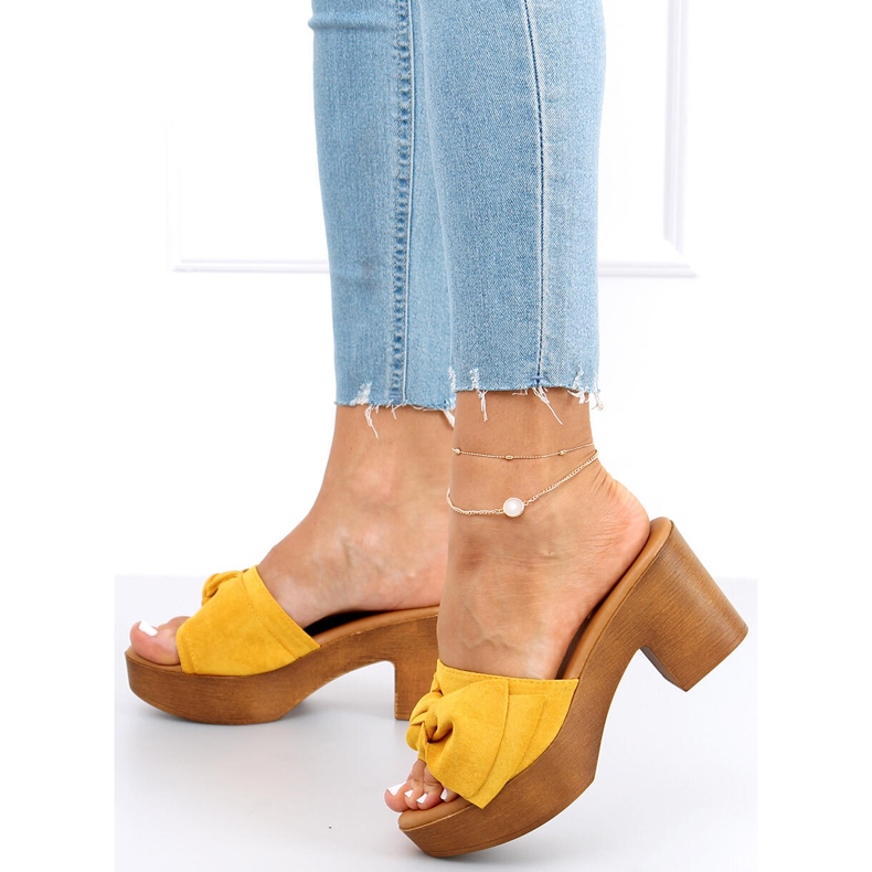 Zapatillas ala Zeri Zuecos amarillos 1