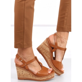 Sandalias cuña Nancy Camel marrón 1