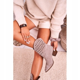 Nicole Botas Vaqueras De Mujer Con Tacón Ante Cappuccino Emily beige 1 Nicole Botas Vaqueras De Mujer Con Tacón Ante Cappuccino Emily beige 1