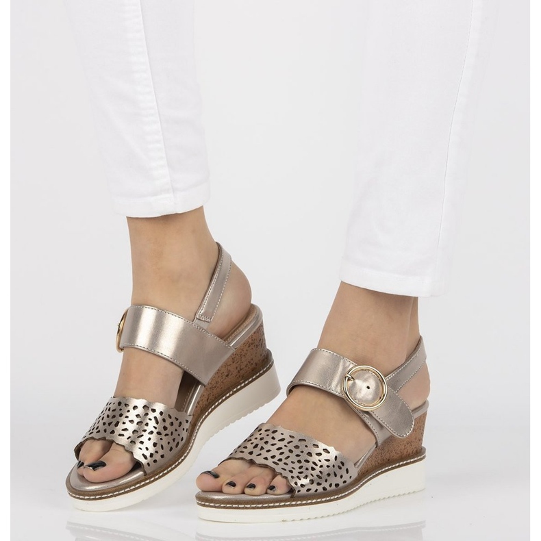 Sandalias con cuña Filippo DS2077/21 Go golden dorado 1