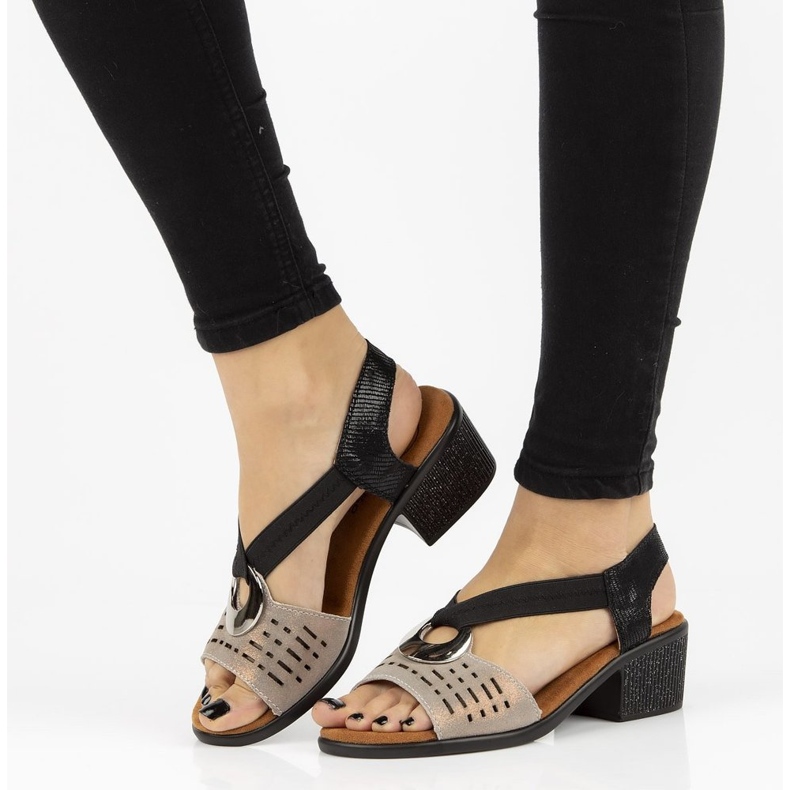 Sandalias de piel Filippo DS2308/21 Bk Go negro y dorado 1