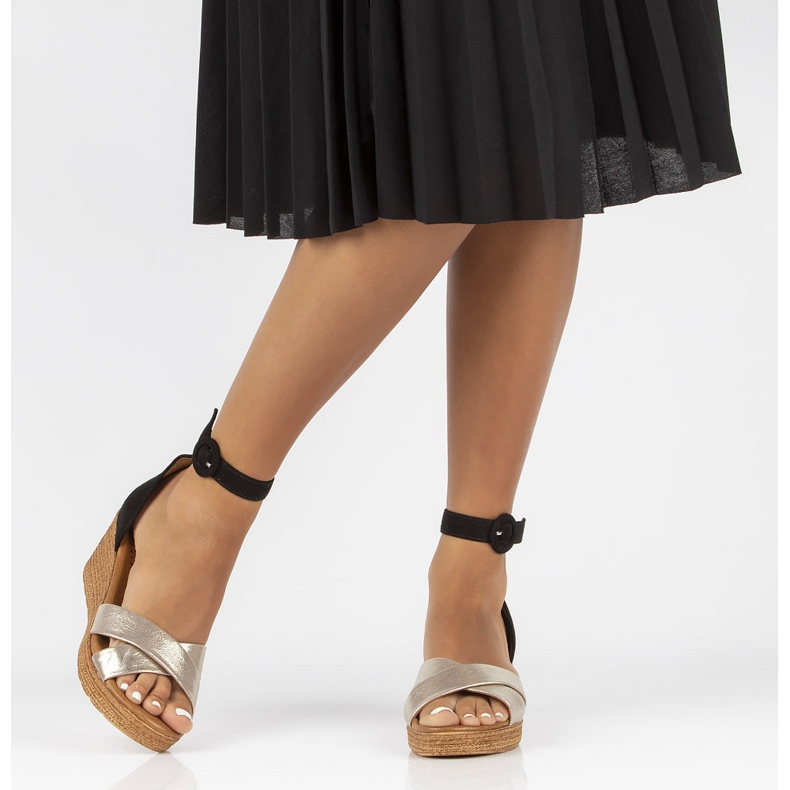 Sandalias de piel Filippo 04565-25/00-5 oro y negro dorado 1