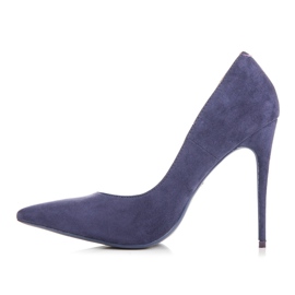 Betler Bombas en un pin violeta 2