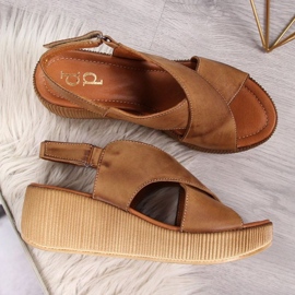 Sandalias de cuero en la plataforma marrón Dolce Pietro W P74A 5