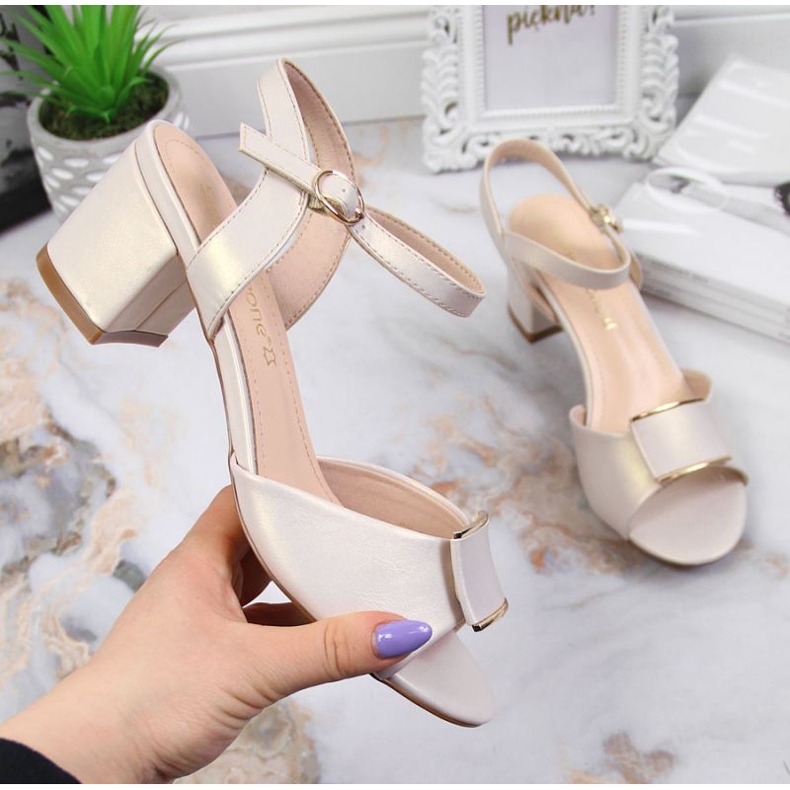 Sandalias en el puesto de Sergio Leone W SK139F beige 1