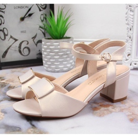 Sandalias en el puesto de Sergio Leone W SK139F beige 2