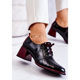 S.Barski Zapatos negros y rojos lacados y atados en un poste de Esmer 7