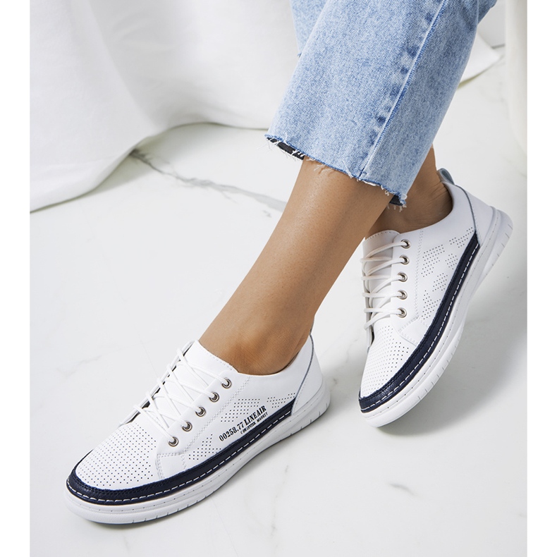 Zapatillas blancas de piel de Valeska. blanco azul marino 1