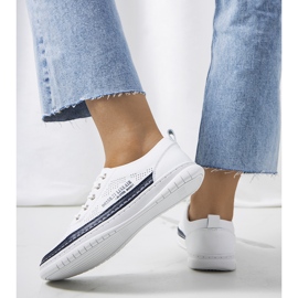 Zapatillas blancas de piel de Valeska. blanco azul marino 2