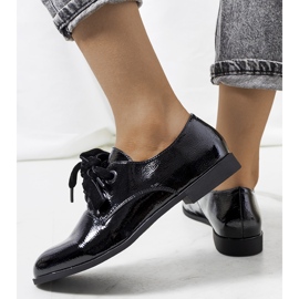 Zapatos lacados en negro de Munter 1