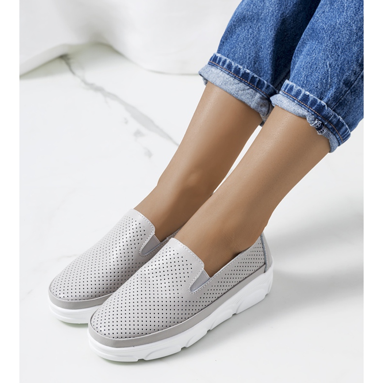 Zapatillas en piel grises de Velders 1