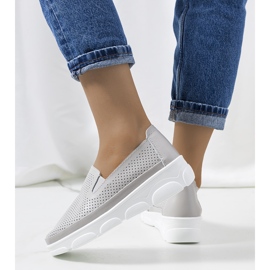 Zapatillas en piel grises de Velders 2
