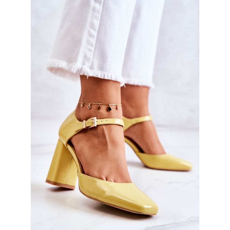 PG1 Bombas lacadas de moda en una barra maorí amarilla amarillo 1