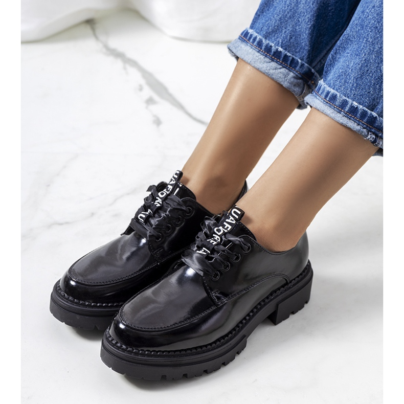 Zapatos lacados en negro de Aike 1