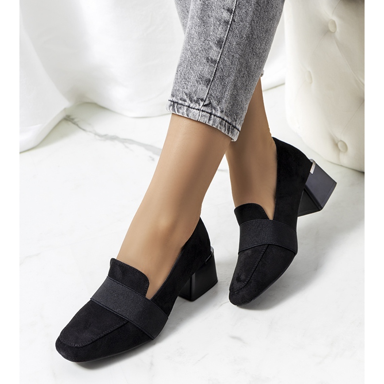 Zapatos brogue negros en el puesto de Arden 1