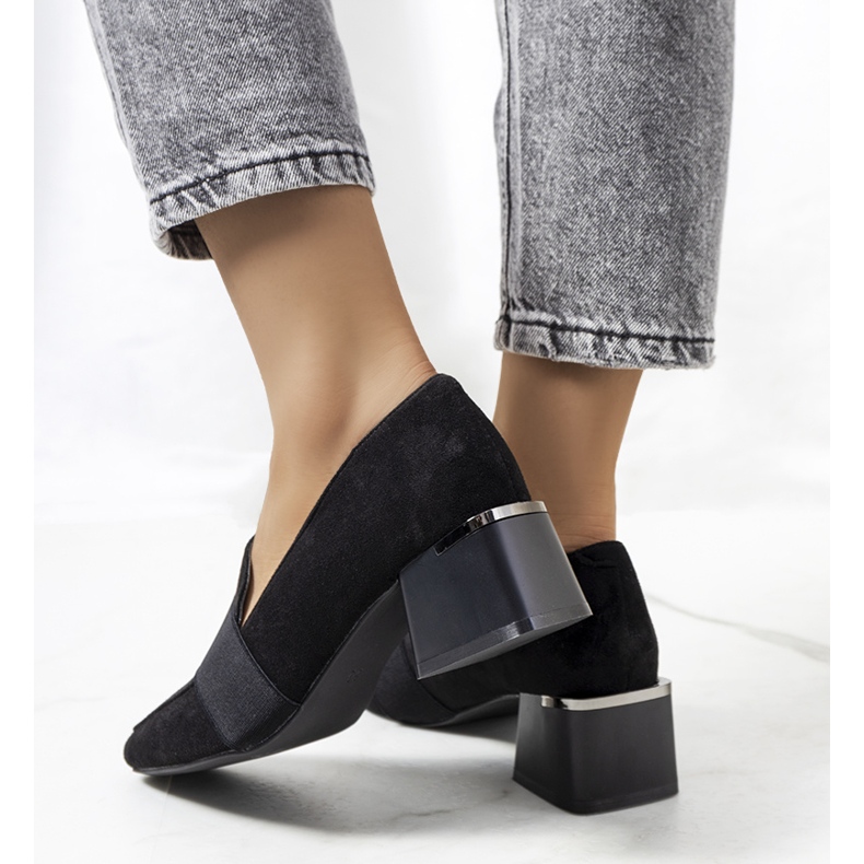 Zapatos brogue negros en el puesto de Arden 2