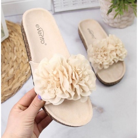 Pantuflas Beige Con Flores En eVento 1
