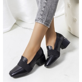 Zapatos brogue negros en el poste de Thoma 1 Zapatos brogue negros en el poste de Thoma 1