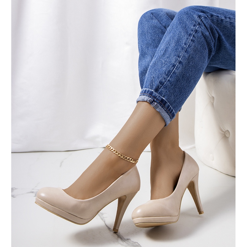 Tacones beige en la plataforma Reserve 1