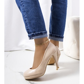 Tacones beige en la plataforma Reserve 2