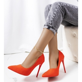 Los tacones naranjas de Emile 1