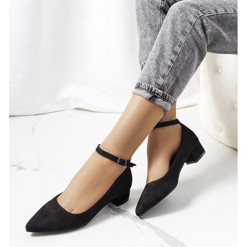 Bombas negras en el pilar Samira. negro 1