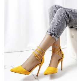 Tacones amarillos con tiras Glover naranja 1 Tacones amarillos con tiras Glover naranja 1