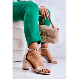 Vinceza Sandalias de mujer de moda en un tacón dorado Lucida 6
