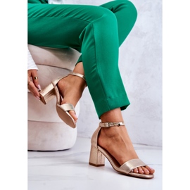 Vinceza Sandalias de mujer de moda en un tacón dorado Lucida 7