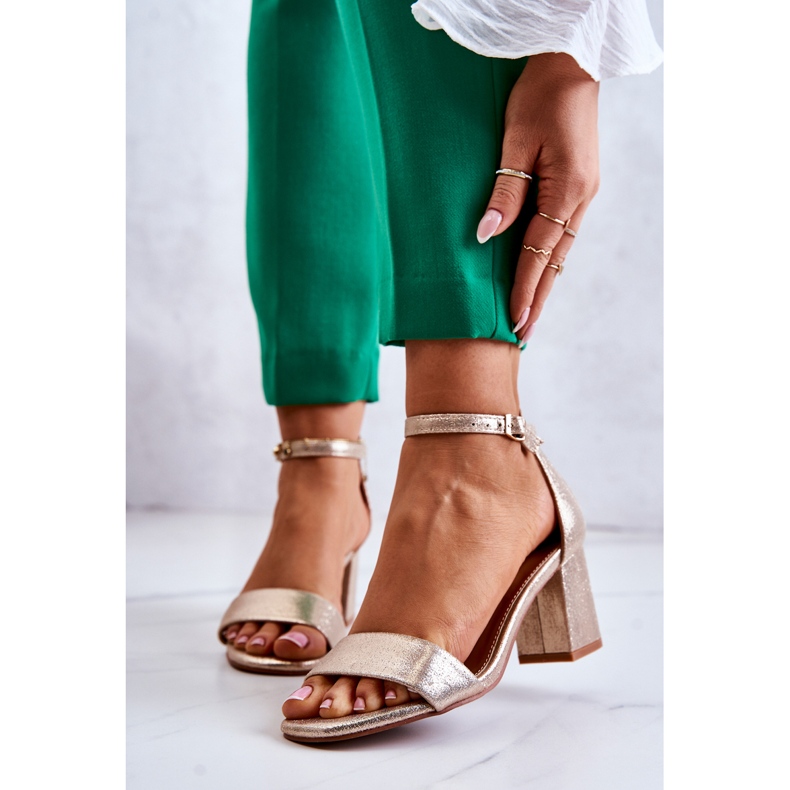 Vinceza Sandalias de mujer de moda en un tacón dorado Lucida 1