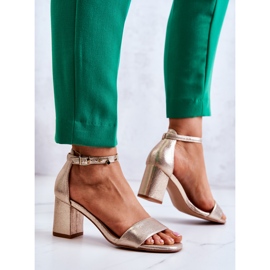 Vinceza Sandalias de mujer de moda en un tacón dorado Lucida 5