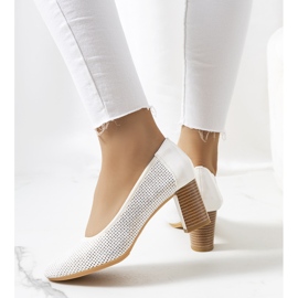 Zapatos de salón calados blancos Pelders plata 2