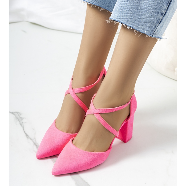 Bombas de neón rosa en el puesto de Hassing 1