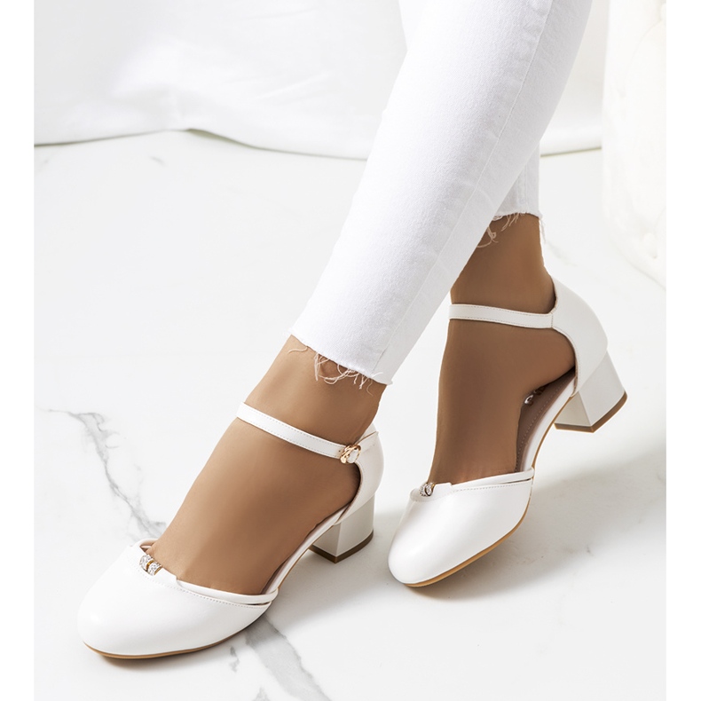 Bombas blancas en un poste bajo de Lynden blanco 1