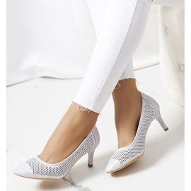 Salón calado gris con tacón Carling plata 1 Salón calado gris con tacón Carling plata 1