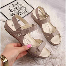Cómodas sandalias de piel en beige W Helios 205 1