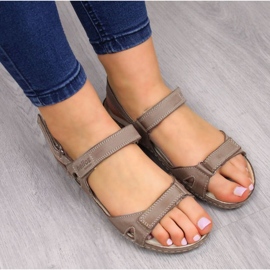 Cómodas sandalias de piel en beige W Helios 205 3