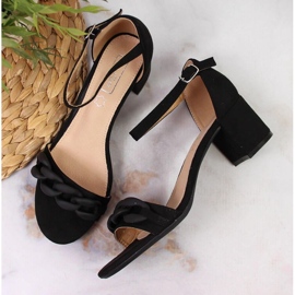 Sandalias negras en un poste con una cadena W Filippo negro 3