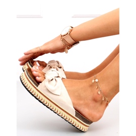 Chanclas sobre suela Lane Beige decorada 1